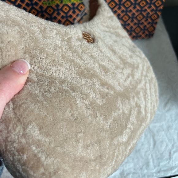 Tory Burch Emerson Shearling Shoulder Bag Fresh Wheat Gold Tan Brown Cream - Picture 10 of 11